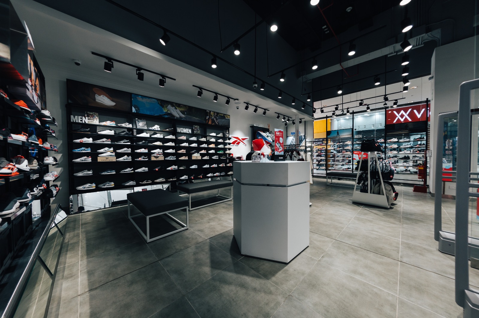 Reebok Inaugura Nueva Tienda En Concurrido Centro Comercial De Lima Y